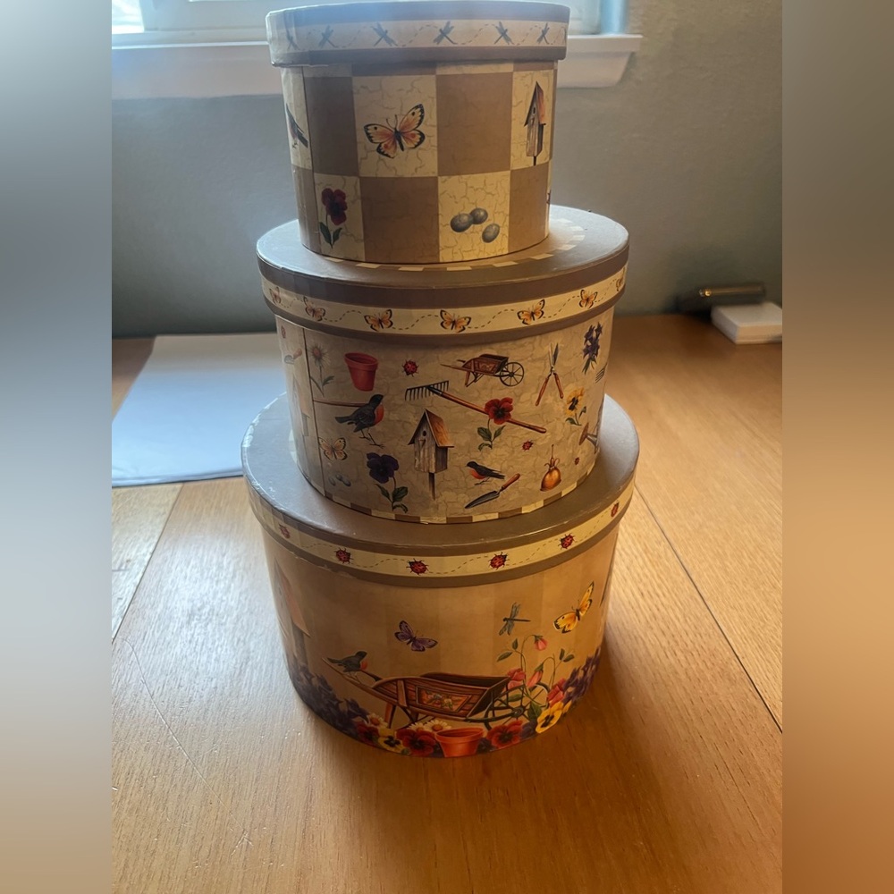 Decorative Nesting Boxes with Nature Motif